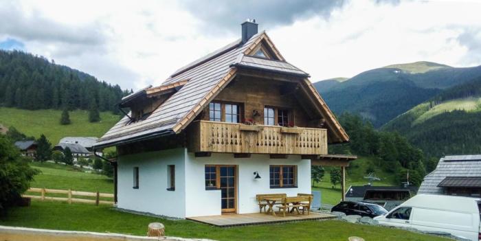 &Uuml;d&uuml;lőh&aacute;z Bad Kleinkirchheim-ben (Ausztria) fa ny&iacute;l&aacute;sz&aacute;r&oacute;kkal